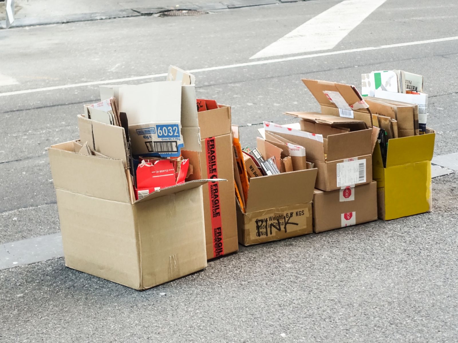 Raccolta carta e cartone. Stop all'utilizzo di sacchi di plastica